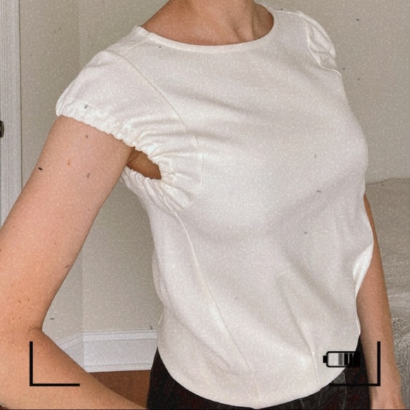 Modern, structured white top with ruched, cap short sleeves & waist pleats. - Picture 4 of 8